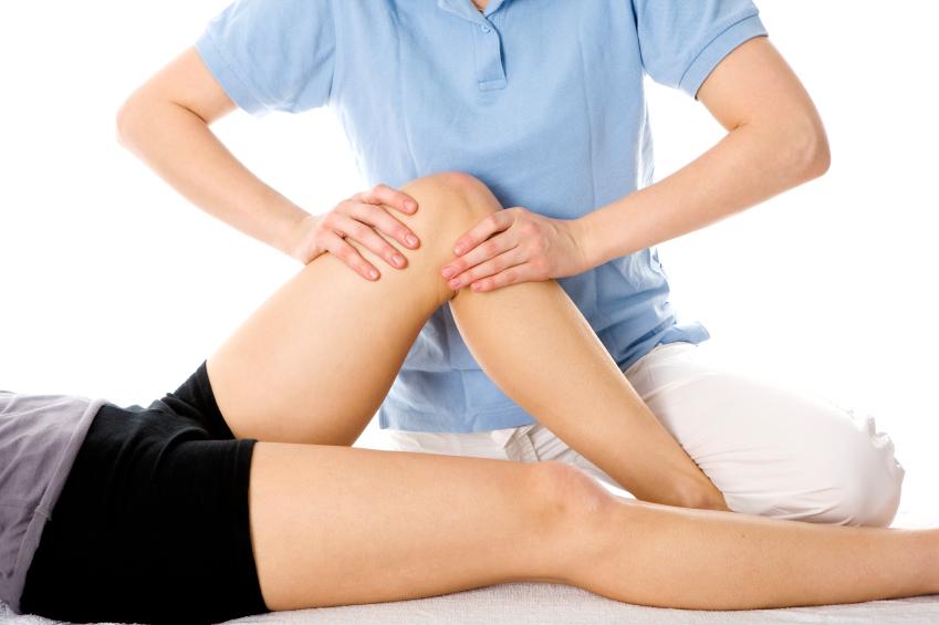 Knee pain receiving physio